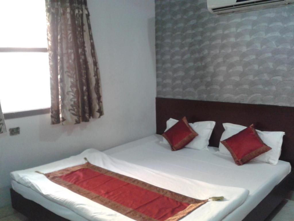 Hotel Hridey Inn Neu-Delhi Zimmer foto